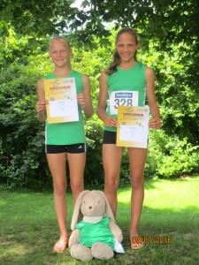 Lena und Anne Vögele von der DJK Welschensteinach wuchsen mit jeweils vier persönlichen Bestleistungen bei den Badischen Vierkampfmeisterschaften über sich hinaus und sie belegten die Plätze fünf und acht.